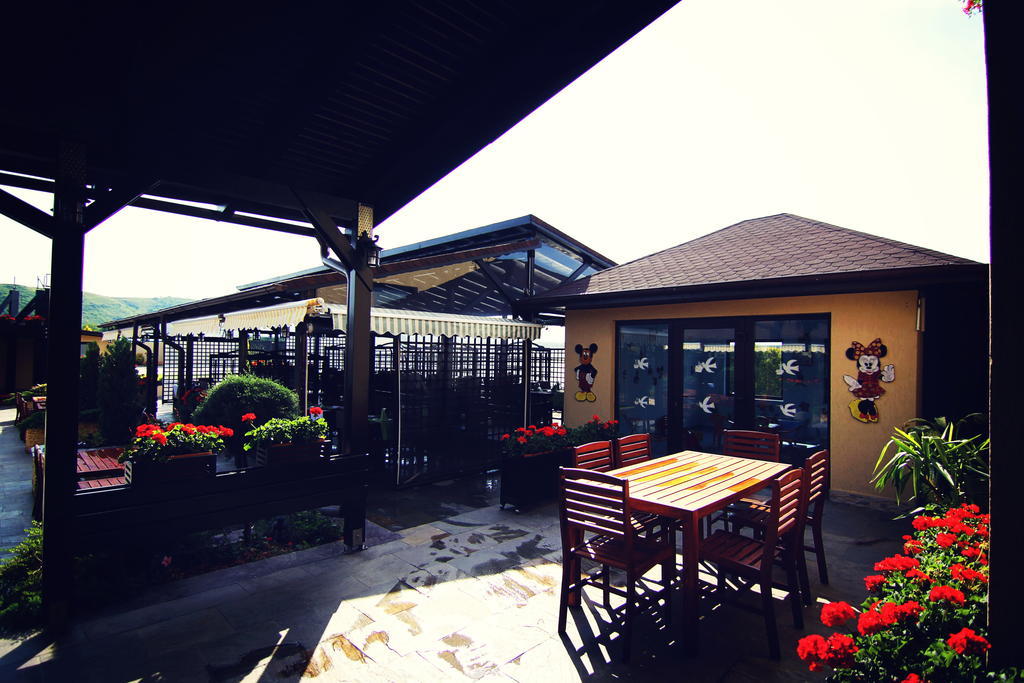 Hotel Solarino Targoviste Exterior foto