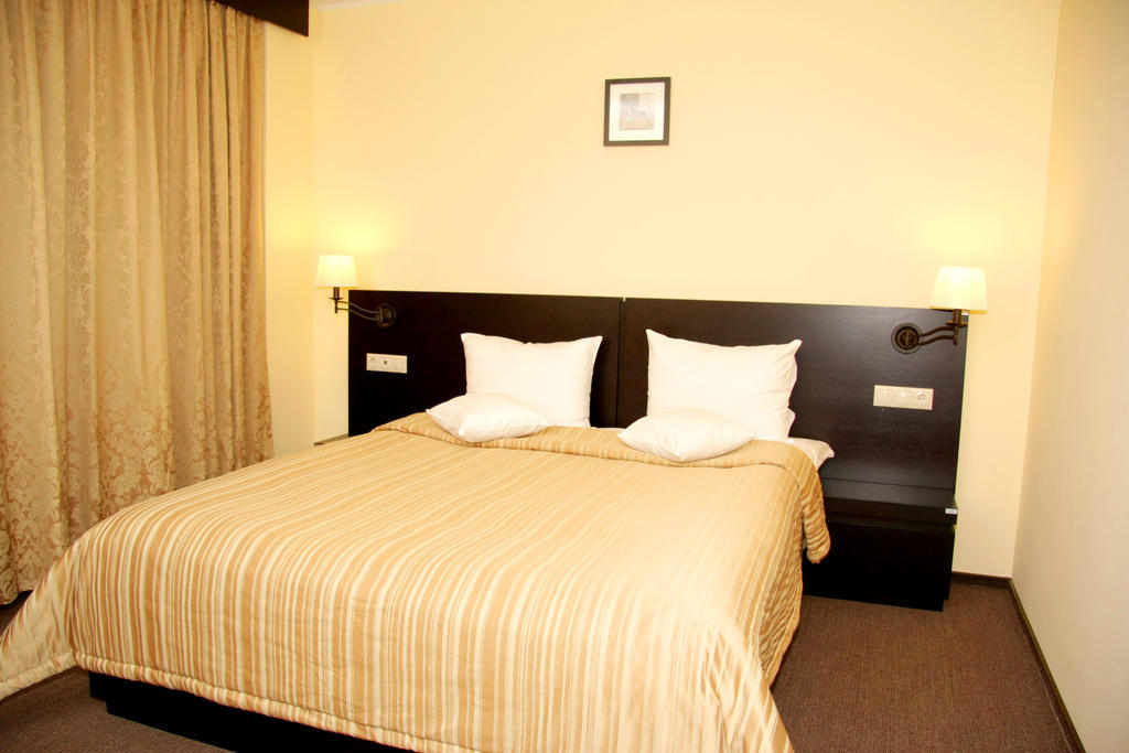 Hotel Solarino Targoviste Zimmer foto